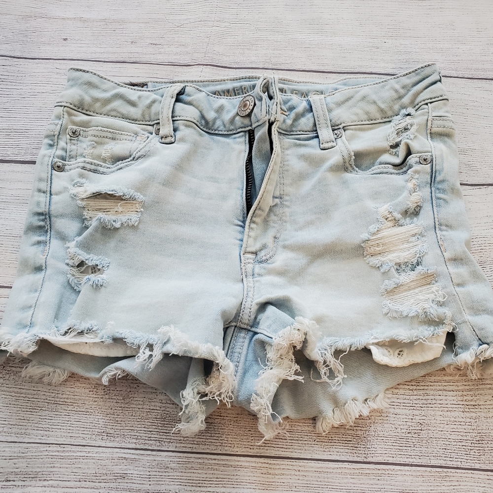 American Eagle Women's Light Wash Distressed denim shorts. Size 4